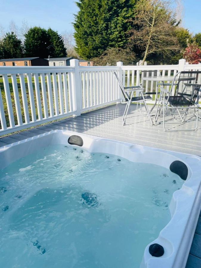 פוקלינגטון Brians Lodge With Hot Tub מראה חיצוני תמונה